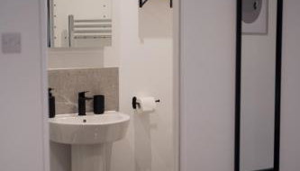 Perfect for Contractors & Families - Free Parking - Foto 4