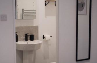 Perfect for Contractors & Families - Free Parking - Foto 4