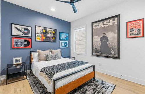 Modern House by Downtown with Garage and Fenced-in Yard - Foto 13