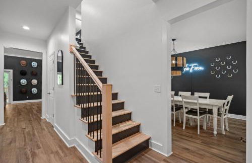 Grandma's Farm on 6 acres with Lighted Barn and River Access - Foto 2