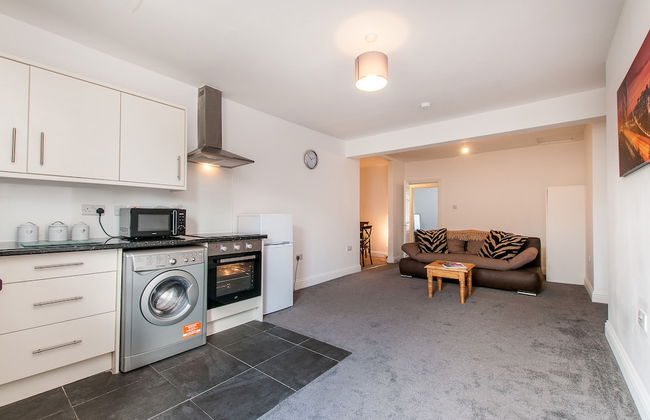 2 Bed Flat in Pedestrianized High Street - Foto 13