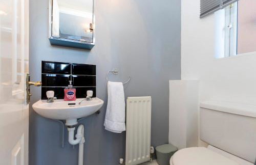 Stylish 3BR Contractor Friendly Long Stays - Photo 31