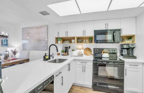 Designer Furnished and Views - Photo 8