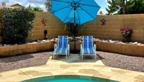 Cozy home with pool, fire table, BBQ, RV parking - Foto 2