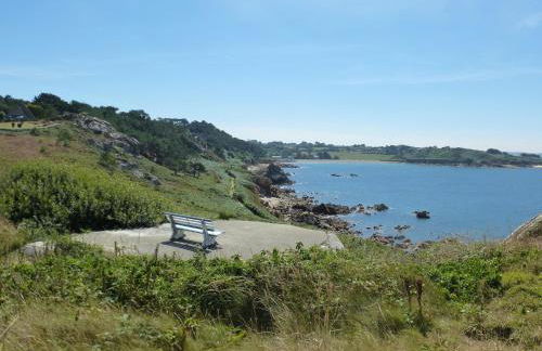 Port-blanc Beach Cottage in Plougasnou - Photo 43