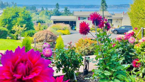 1400sf Cozy Retreat with Sound View, Garden & Privacy - Foto 2, Garden, Garden view