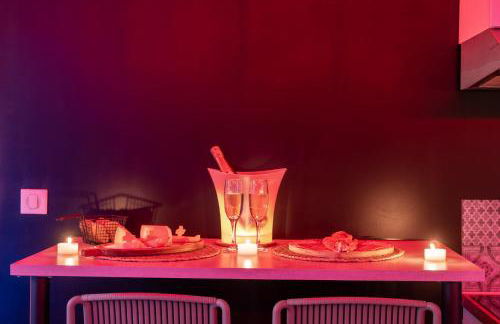 L'Horizon - Suite romantique avec jacuzzi, sauna, piscine & vidéo projecteur - Foto 17