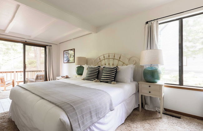 Wolfe by Avantstay 5mins Northstar! w/ Hot Tub, Fireplace, 2 Private Decks! - Foto 13