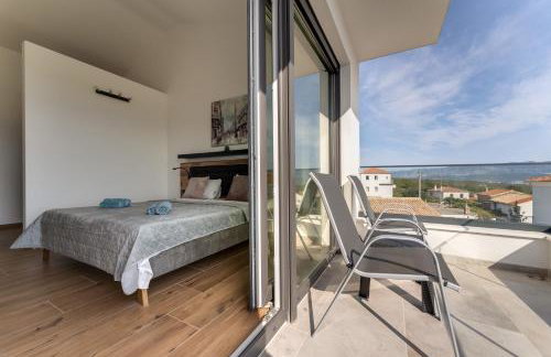 Villa Rosemary -semi-detached villa with a pool and a panoramic view, close to a sandy beach - by TRAVELER tourist agency Krk - Foto 15