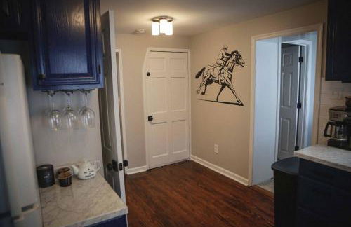 1939 Four Bed Rustic Escape by Casino - Foto 40