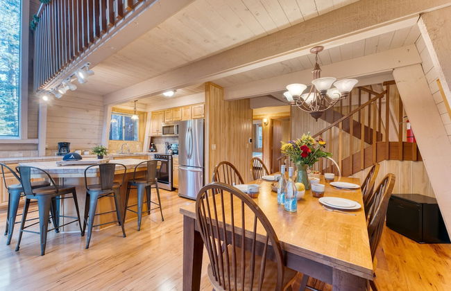 Lundy Bearden Serene Tahoe Retreat With Deck Fireplace and Forest Views - Foto 15