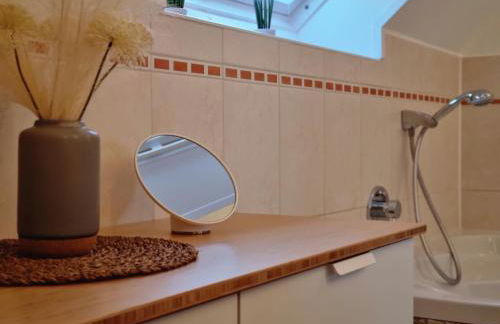 Wellnesshaus Dorfblick mit Outdoor-Jacuzzi und Infrarotkabine, NEU! - Foto 14