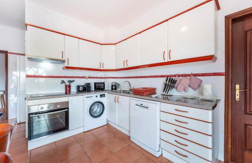 Peaceful 1 BDR Apartment W/ Balcony by LovelyStay - Foto 3