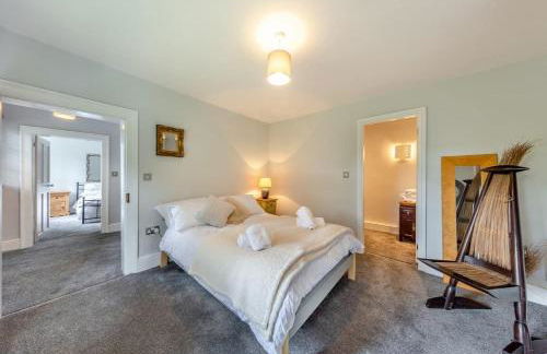 Luxury Country Escape with Hot Tub perfect for Friends and Families - Photo 11