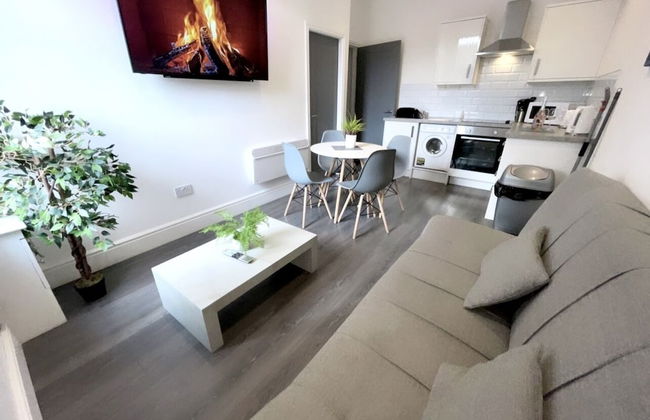 Albert Luxury Hottub and Jacuzzi Apartments - Photo 31