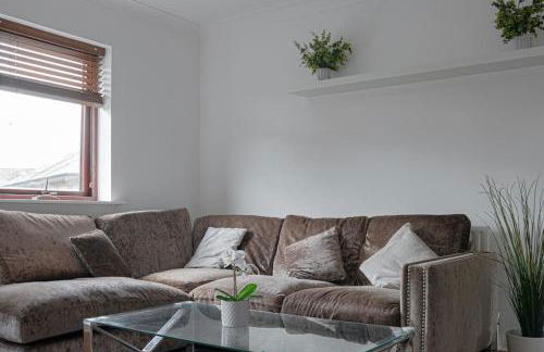 Stylish Waterfront Apartment - Photo 20