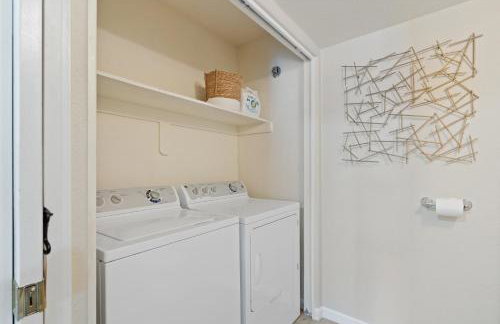 Pool-side Villa with Perfect Views - Foto 50