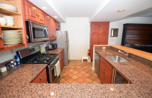 Stratton Mountain Condo with a Hot Tub! Sleeps 12! - Photo 13