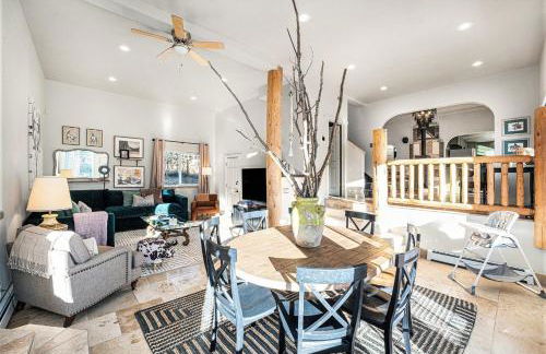 Mountain cabin w game room & hot tub - Foto 4