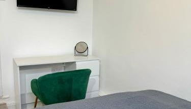 NEW Unique 4 Bed Families Contractors 靠近唐人街 - Foto 2