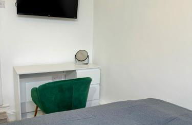 NEW Unique 4 Bed Families Contractors 靠近唐人街 - Foto 2