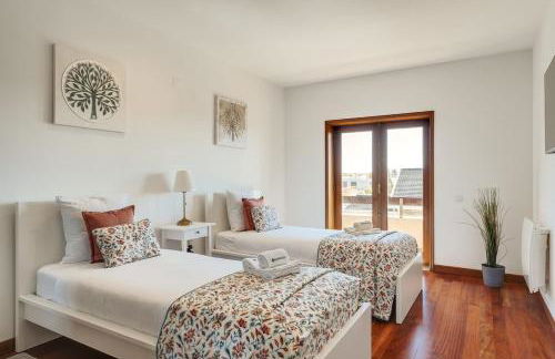 Beach Villa with Jacuzzi & Garage by HostWise - Foto 13