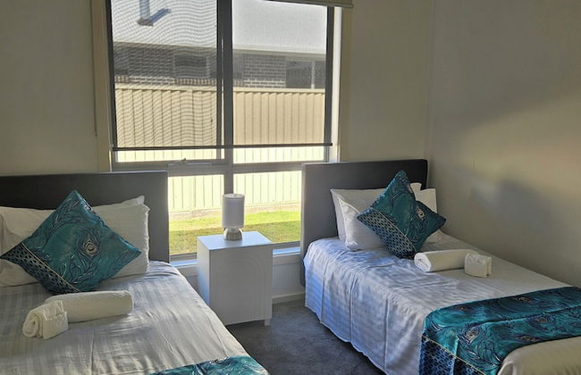 Penguin Retreat - Photo 7