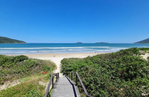 Apartamento a beira mar completo com churrasqueira - Foto 1