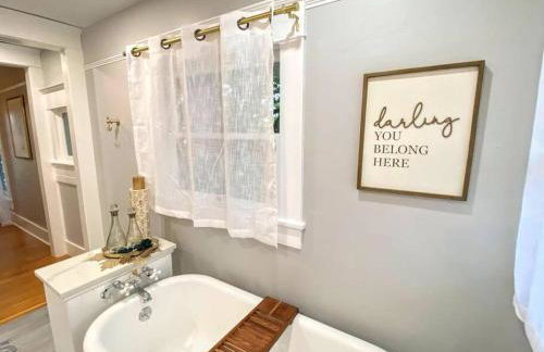 Historical Entertainer 3 Bedroom Townhouse AC PNW - Foto 5