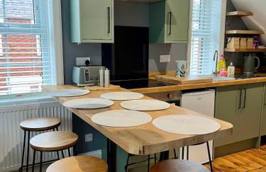 FRESH Flat in Leek, Staffordshire - Photo 9