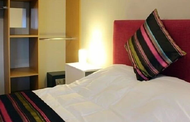 Luxurious KC House - Photo 20