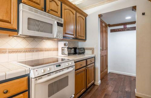 Walk to Lift Updated 2 Bedroom 2 and a Half Bathrooms 1849 Condos 209 Steps to Canyon Lodge Sleeps 6 - Foto 42