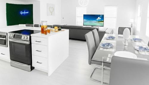 Waterfront Escape with Wild Owl Charm, Heated Pool & Pet-Friendly - Foto 2
