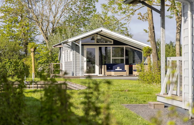 Modern Chalet Near Lake Sneek - Foto 1