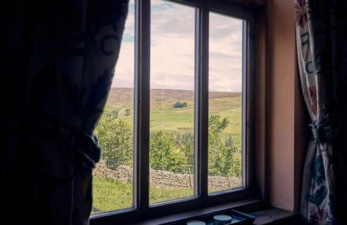 Host & Stay - The Red Brick Barn - Photo 27