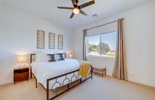 Hikers Retreat with Furnished Patio in Rimrock! - Foto 13