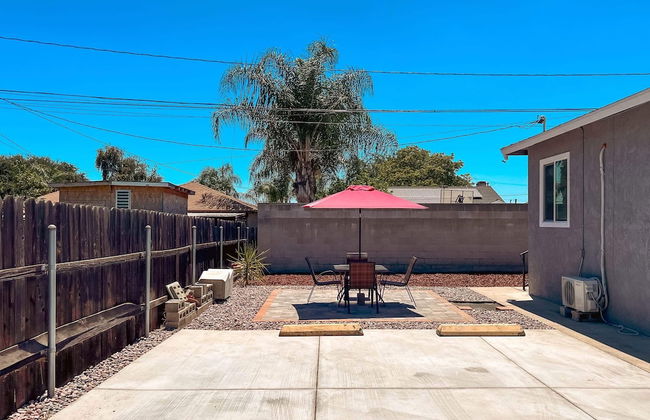 Modern Retreat With Spacious Yard & Cozy Interiors - Photo 41