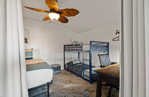 Next to Downtown Huge yard with Parking - Foto 32