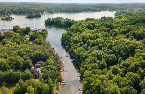 Lake Norman Home Lake Access with Heated Pool & Hot Tub - Foto 55