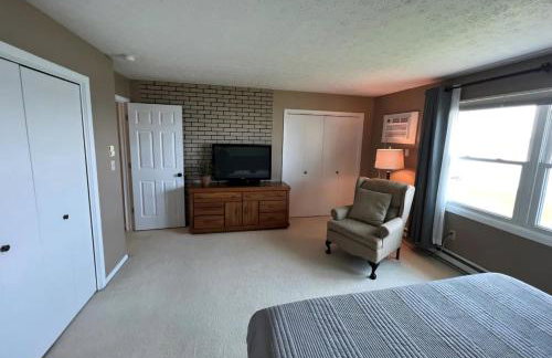 4 Bedroom Lakefront Home with Private Beach on Cedar Point Chaussee - Photo 76