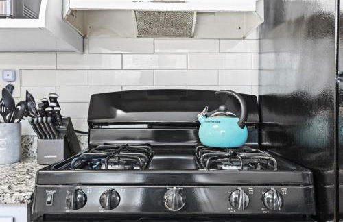 Stylish Home in Historic District Near Riverwalk - Foto 47