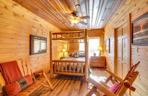 Hot Tub and Fire Pit Riverfront Helen Cabin - Foto 12