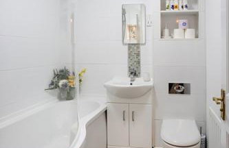 Woking 2 Bedroom House Parking Garden - Photo 10