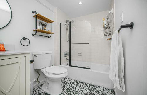 Oceanfront Jewel - Remodeled to Perfection - Foto 17