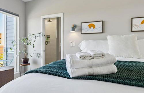 Family Fun Near Cedar Point - Rooftop Lake Views - Photo 29