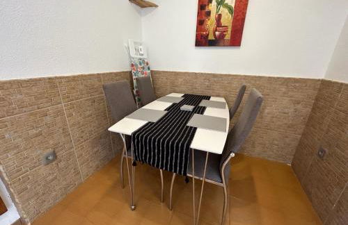 Lovely newly refurbished 1 Bedroom Flat Minutes From Sandy Beach,private terrace - Photo 8