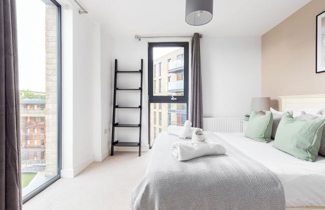 Idyllic 2 Bed Flat with Balcony in Canada Water - Foto 13