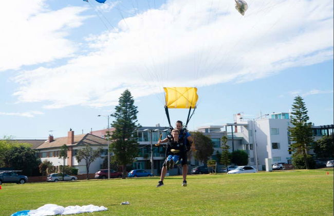 Skydiving in Melbourne - Photo 6