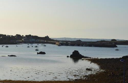 Studio in Plougasnou with Sea View and Beaches - Photo 9