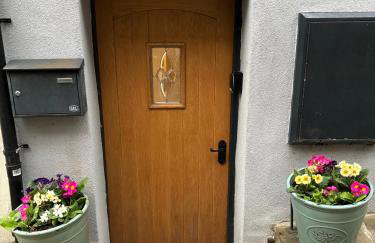 Hedgehog Cottage with garden in Bronte village! - Foto 25